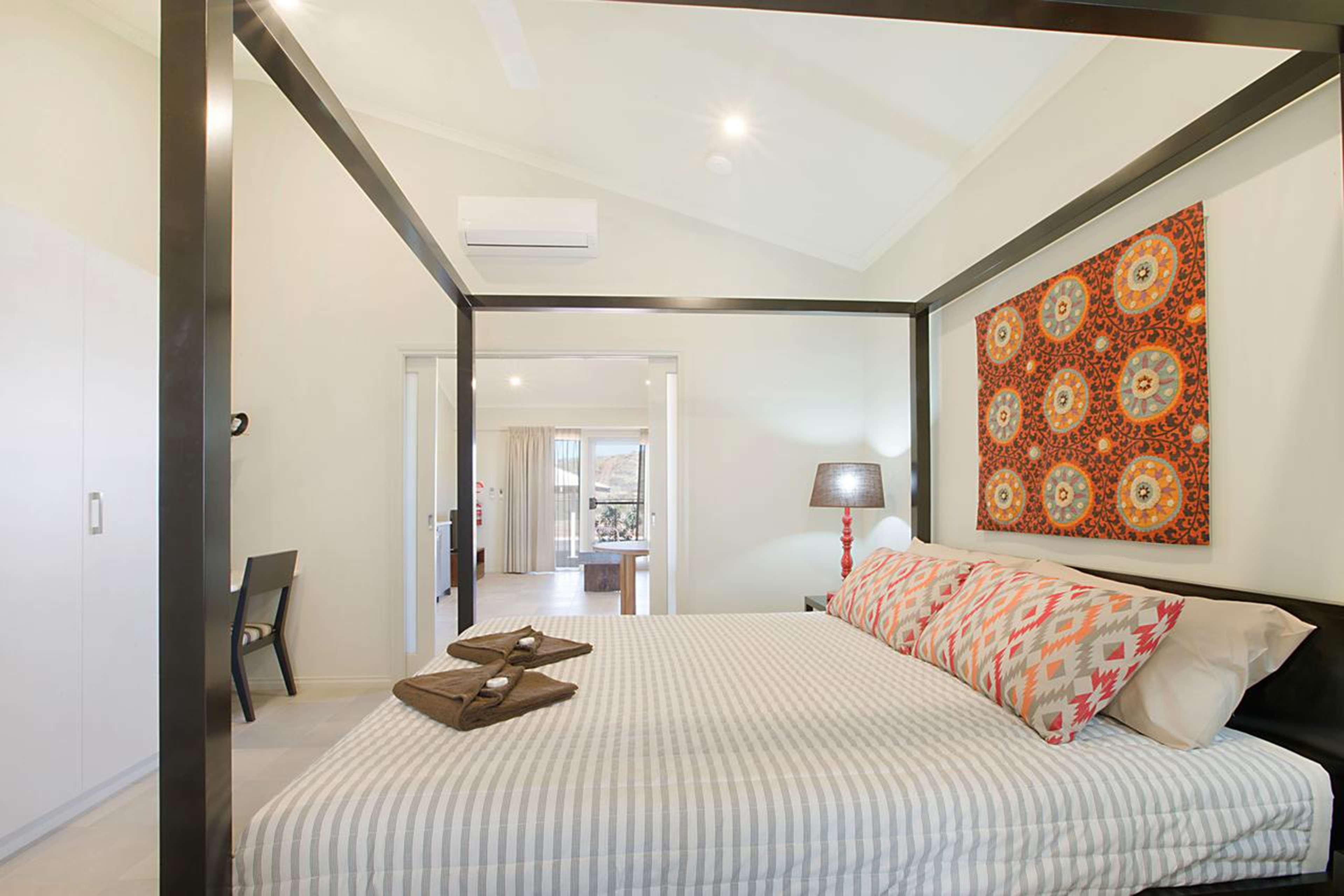 Western Woodland Hills 3*