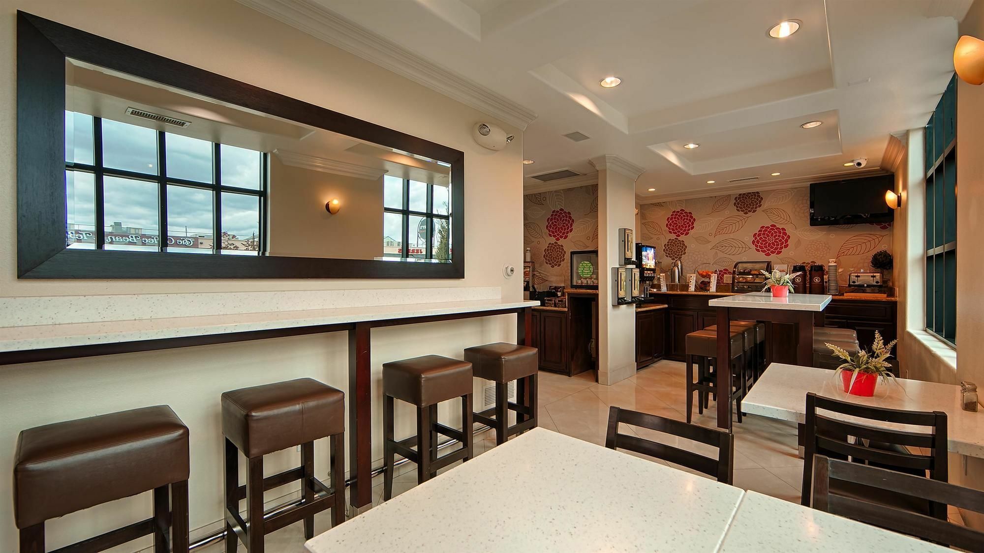 Western Woodland Hills Hotel